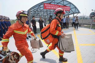 电讯报：英力士集团要求曼联在未来严格的限制支出